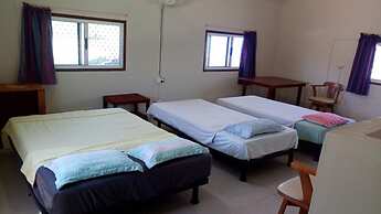 Bluepango Guest House - Hostel