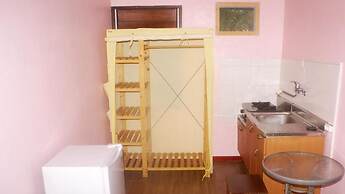 Bluepango Guest House - Hostel