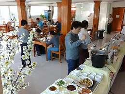 Sky Hotel Hlaing Thar Yar Yangon