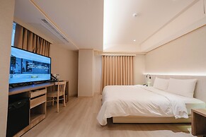 Good Hotel