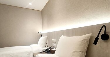 Good Hotel