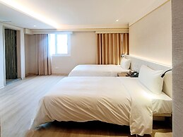 Good Hotel