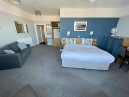 Manor Hotel