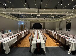 Manor Hotel