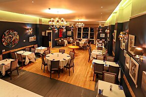 Manor Hotel