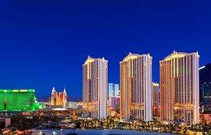 Fallon Luxury Rentals at The Signature