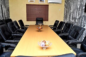 Royal Park Hotel & Suites