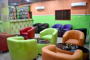 Royal Park Hotel & Suites