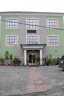 Royal Park Hotel & Suites