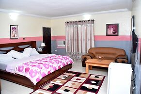 Royal Park Hotel & Suites