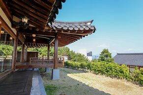 Hanok Hotel Odongjae