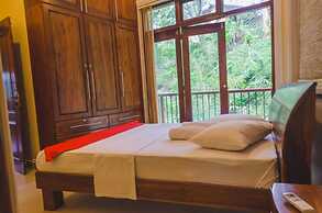 Lake Reach Residence