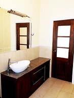 Lake Reach Residence