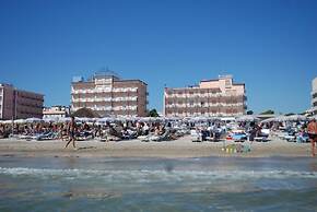 Mayflower Beach Hotel