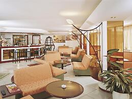 Mayflower Beach Hotel