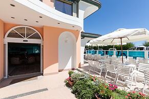 Mayflower Beach Hotel