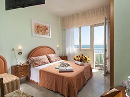 Mayflower Beach Hotel