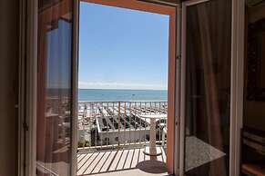 Mayflower Beach Hotel