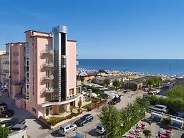 Mayflower Beach Hotel