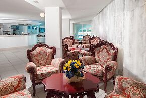 Mayflower Beach Hotel