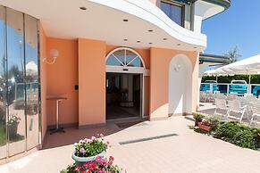 Mayflower Beach Hotel