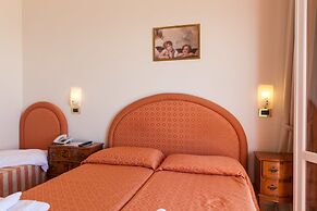 Mayflower Beach Hotel