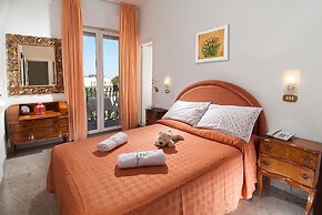 Mayflower Beach Hotel