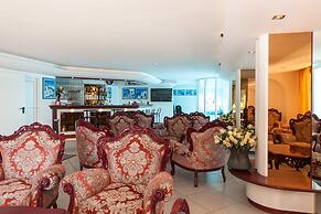 Mayflower Beach Hotel