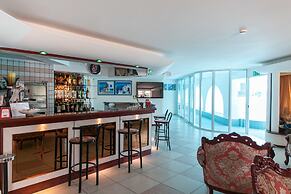 Mayflower Beach Hotel