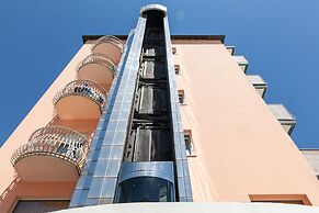 Mayflower Beach Hotel