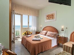 Mayflower Beach Hotel