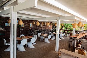 Madeiro Beach Hotel And Resort