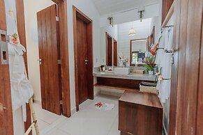 Madeiro Beach Hotel And Resort