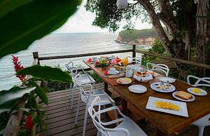 Madeiro Beach Hotel And Resort