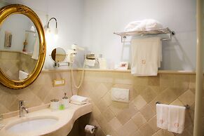 Kelina Charme Hotel by Cantine Due Palme