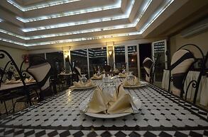 Hotel Pyramides