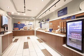 Holiday Inn Express & Suites Sterling by IHG