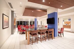 Holiday Inn Express & Suites Sterling by IHG