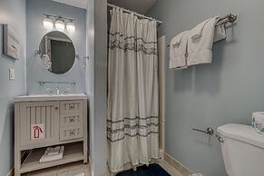 The Cove 217a 1 Bedroom Condo by RedAwning