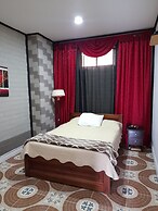 Hollywood Paradise Hotel