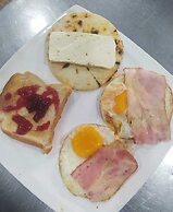 Hollywood Paradise Hotel