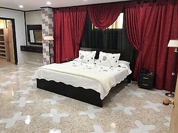 Hollywood Paradise Hotel