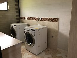 Hollywood Paradise Hotel