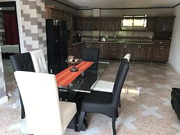 Hollywood Paradise Hotel