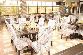 Hollywood Paradise Hotel