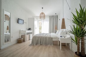 Sandal Alaçatı - Adults Only