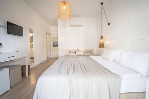 Sandal Alaçatı - Adults Only