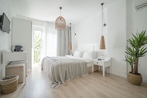 Sandal Alaçatı - Adults Only