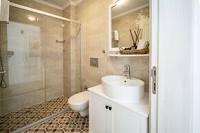 Sandal Alaçatı - Adults Only