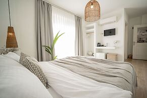 Sandal Alaçatı - Adults Only